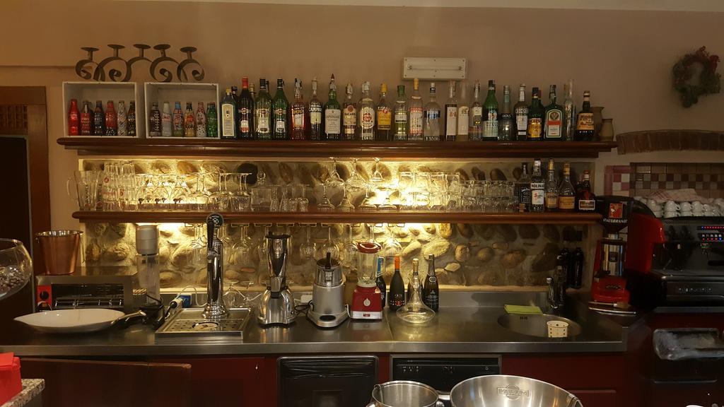 Boutique Hotel Corte Malaspina 카스텔누보델가다 외부 사진